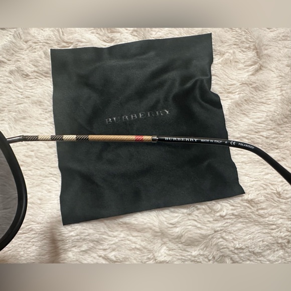 Woman Burberry sunglasses - Picture 5 of 7